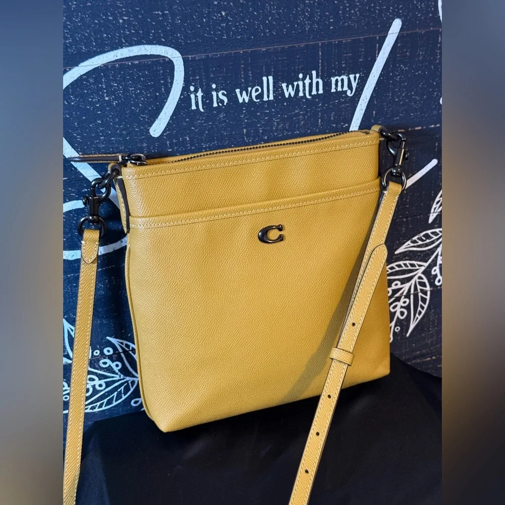 Coach Kitt Messenger Crossbody Bag (NWOT) - Picture 2 of 7